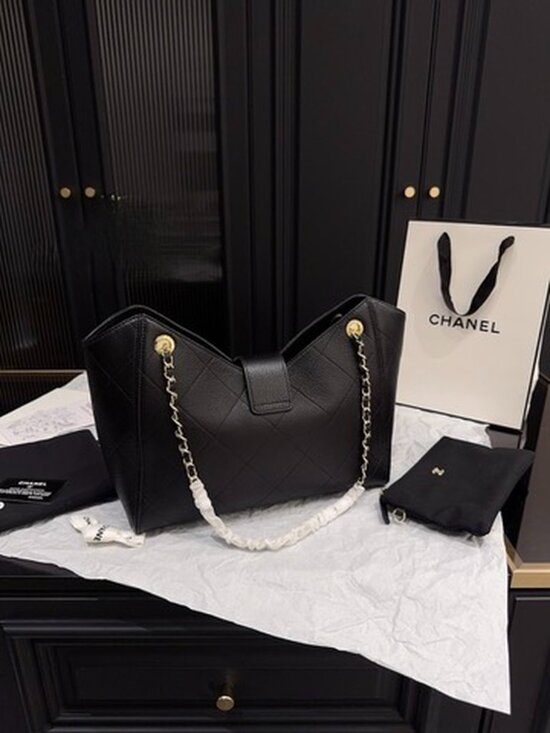 Luxury CC 24P Large Caviar Shopping Tote w/ Pouch - GHW - Picture 4 of 9